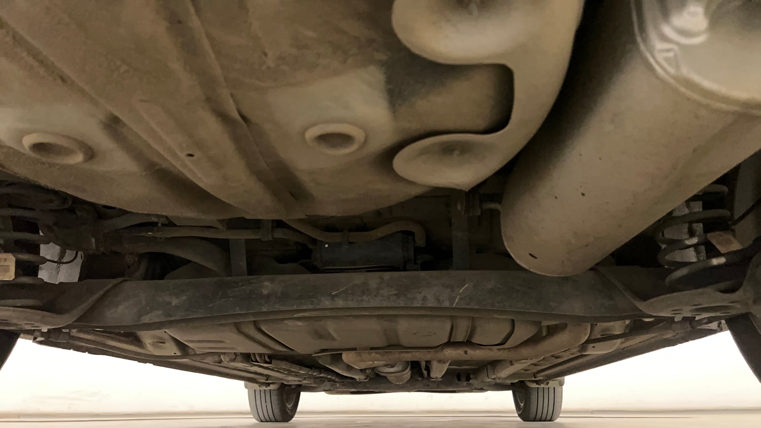Used 2022 Hyundai Verna SX 1.5 VTVT IVT Petrol Automatic extra REAR UNDERBODY VIEW (TAKEN FROM REAR)