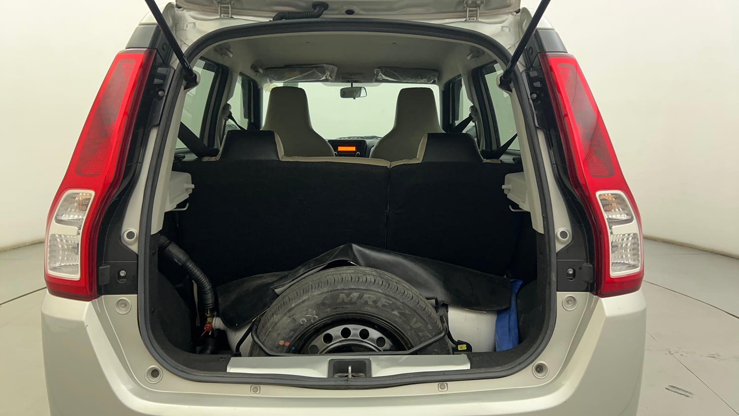 Used 2023 Maruti Suzuki Wagon R VXI 1.0 CNG Cng Manual interior DICKY INSIDE VIEW