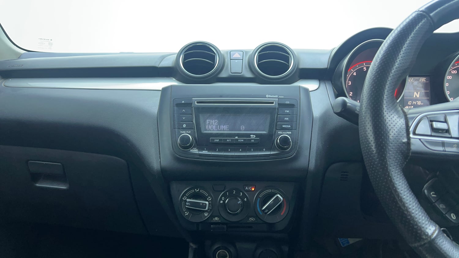 Used 2019 Maruti Suzuki Swift VXi AMT Petrol Automatic top_features Integrated (in-dash) music system