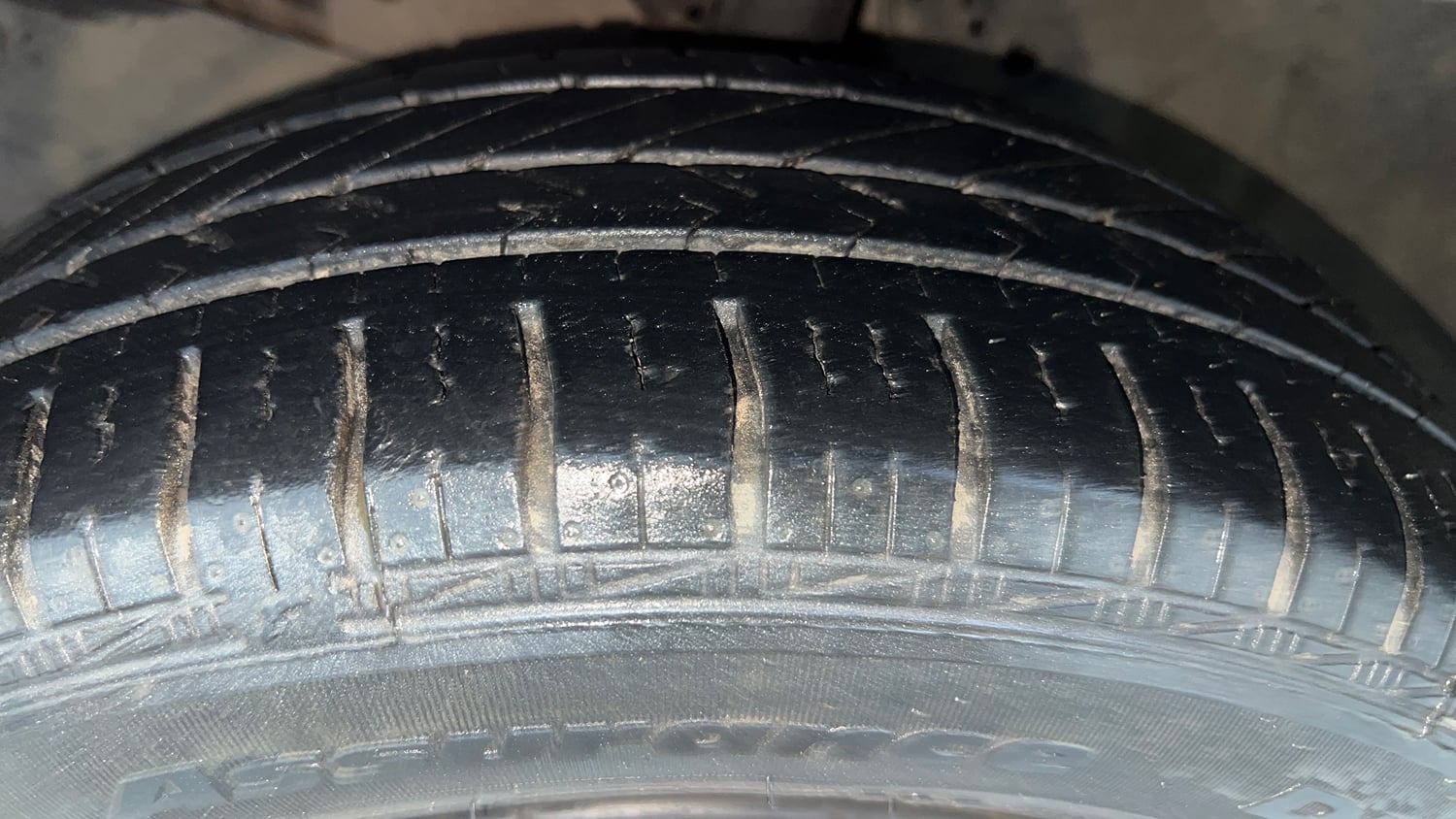 Used 2015 Honda Amaze 1.2 S i-VTEC Petrol Manual tyres LEFT FRONT TYRE TREAD VIEW