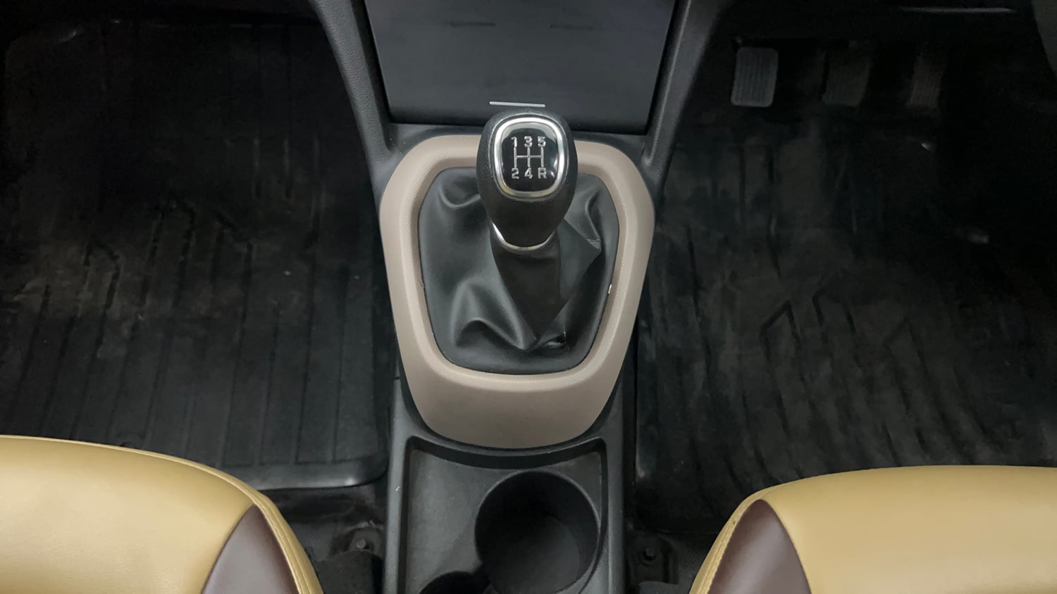 Used 2015 Hyundai Xcent SX 1.2 Petrol Manual interior GEAR  KNOB VIEW