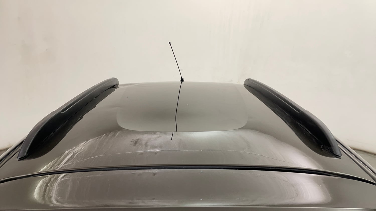 Used 2016 Renault Kwid RXT Petrol Manual exterior EXTERIOR ROOF VIEW