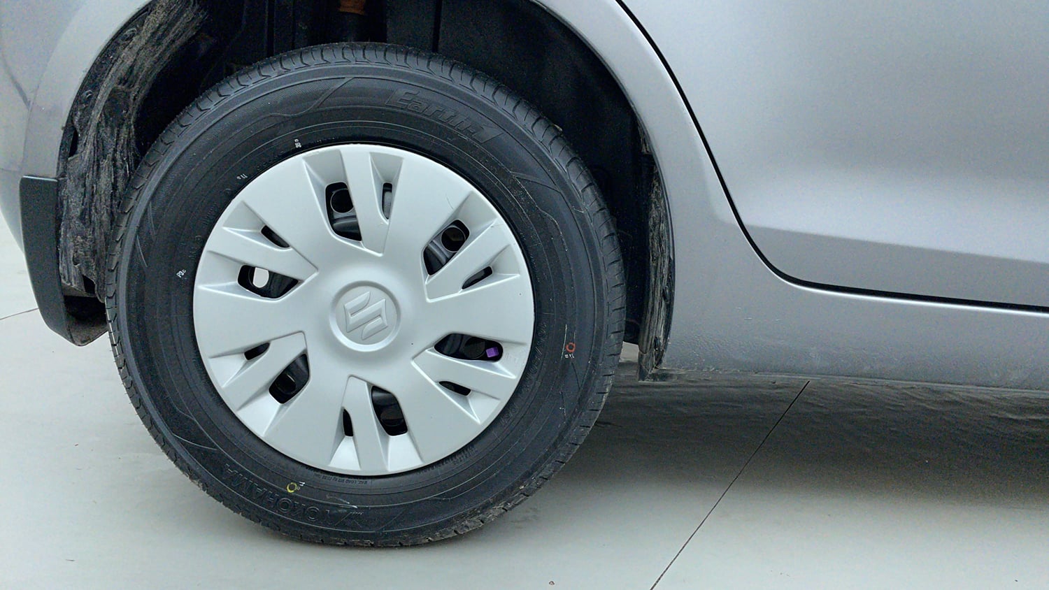 Used 2012 Maruti Suzuki Swift VXi Petrol Manual tyres RIGHT REAR TYRE RIM VIEW