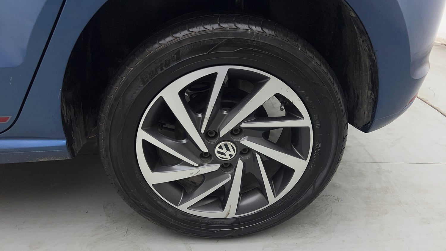 Used 2017 Volkswagen Polo Comfortline 1.2L (P) Petrol Manual tyres LEFT REAR TYRE RIM VIEW
