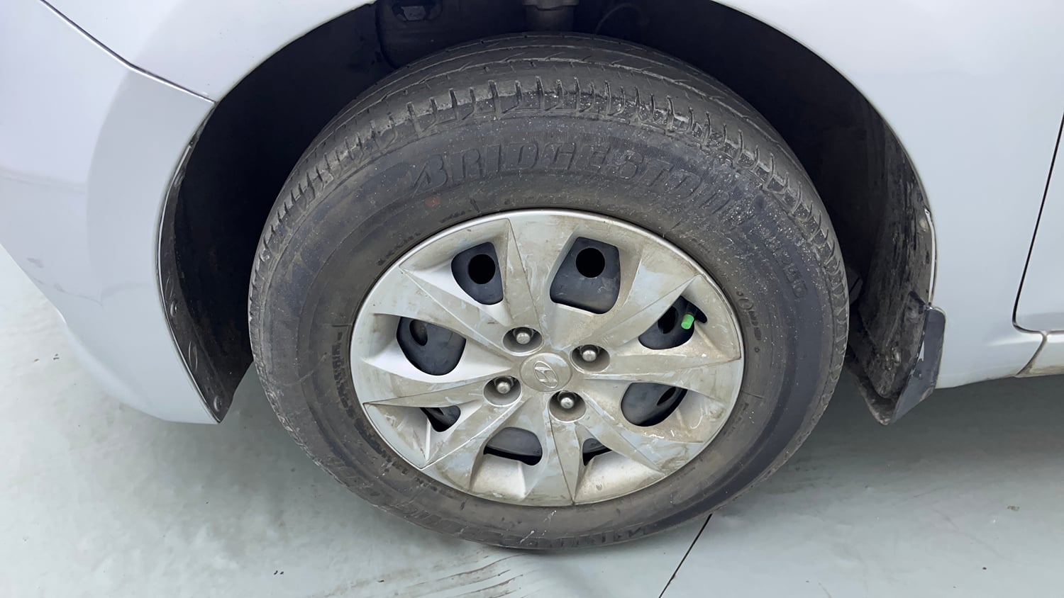 Used 2017 Hyundai Elite i20 Sportz 1.2 Petrol Manual tyres LEFT FRONT TYRE RIM VIEW