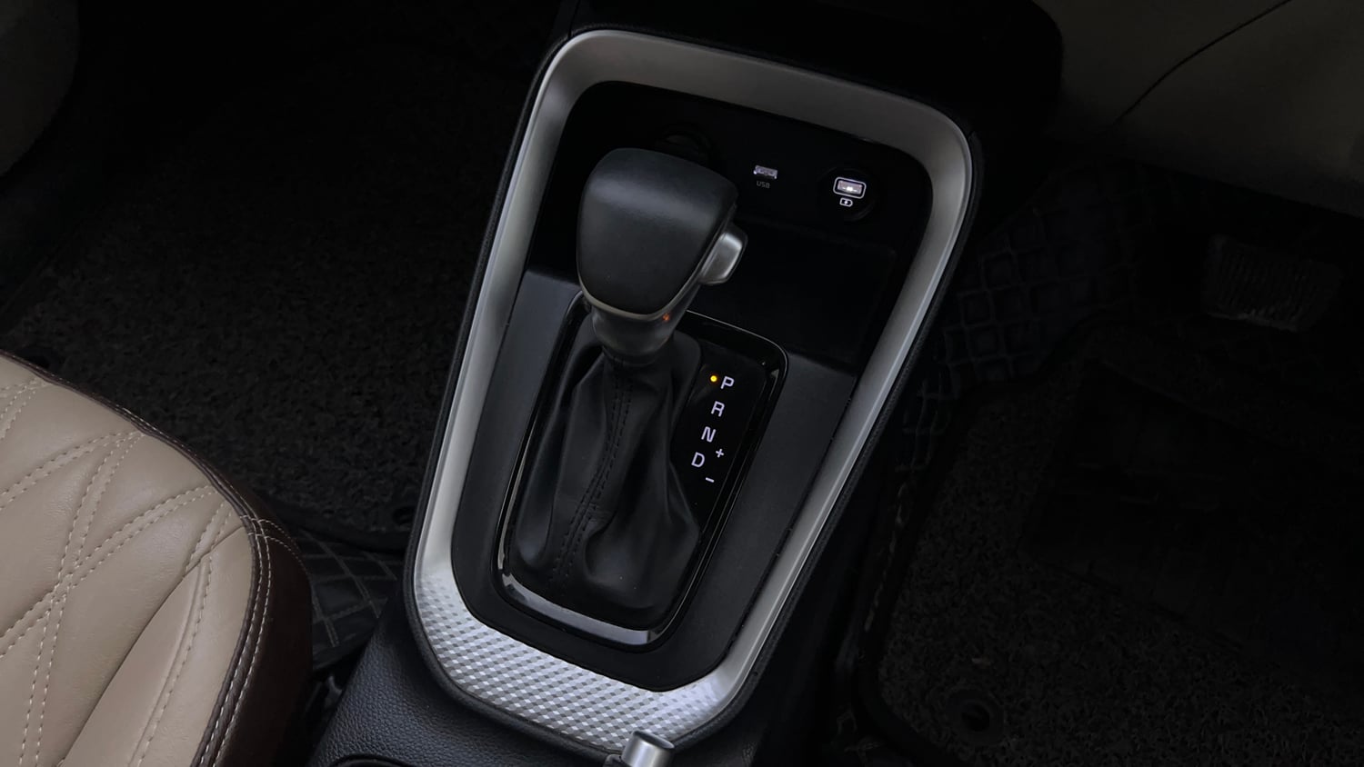 Used 2023 Kia Sonet HTX 1.0 Turbo Petrol DCT Petrol Automatic interior GEAR  KNOB VIEW
