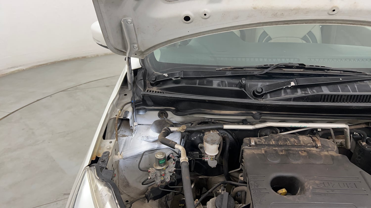 Used 2017 Maruti Suzuki Celerio ZXi AMT Petrol Automatic engine ENGINE RIGHT SIDE HINGE & APRON VIEW