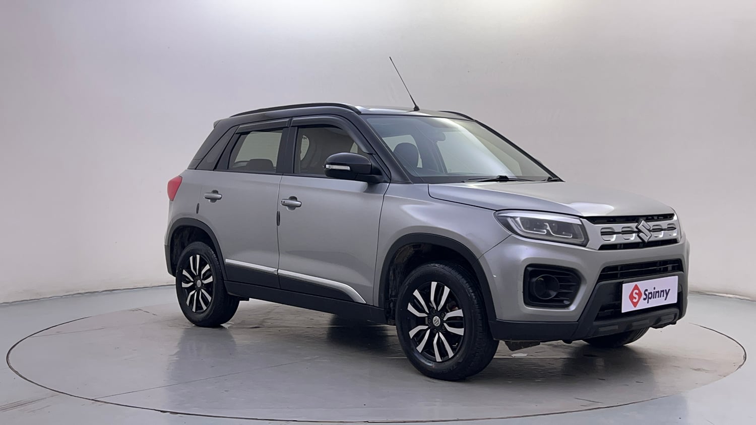 Used 2022 maruti-suzuki Vitara Brezza VXi Petrol Manual exterior RIGHT FRONT CORNER VIEW