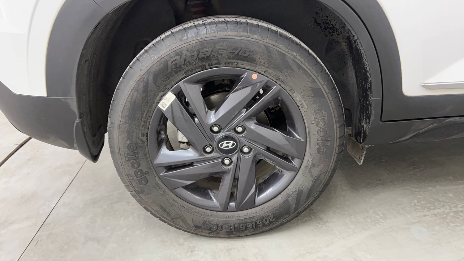 Used 2024 Hyundai Creta S Plus 1.5 Petrol Knight Petrol Manual tyres RIGHT REAR TYRE RIM VIEW