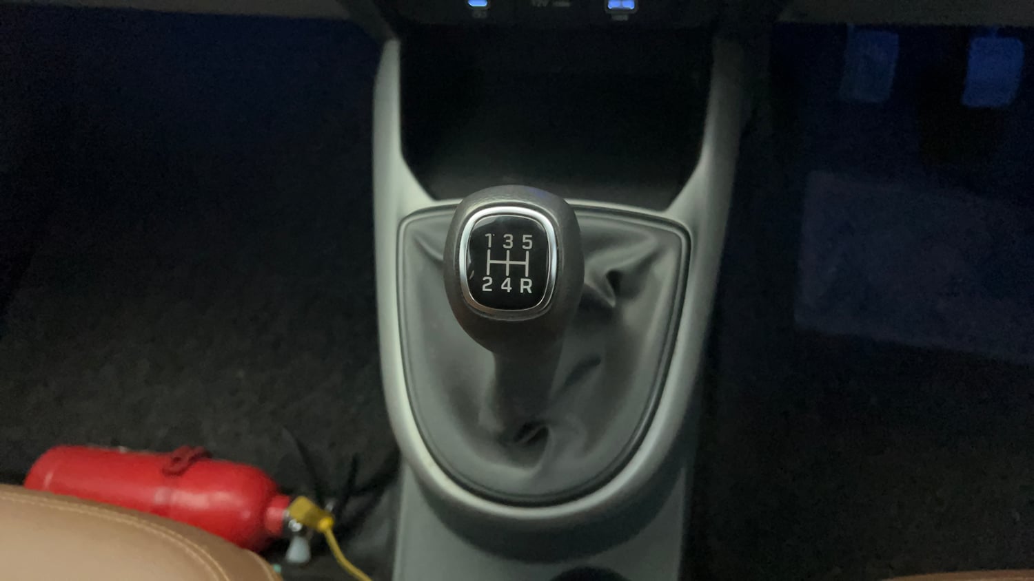 Used 2025 Hyundai Grand i10 Nios Sportz 1.2 Hy-CNG Duo Cng Manual interior GEAR  KNOB VIEW