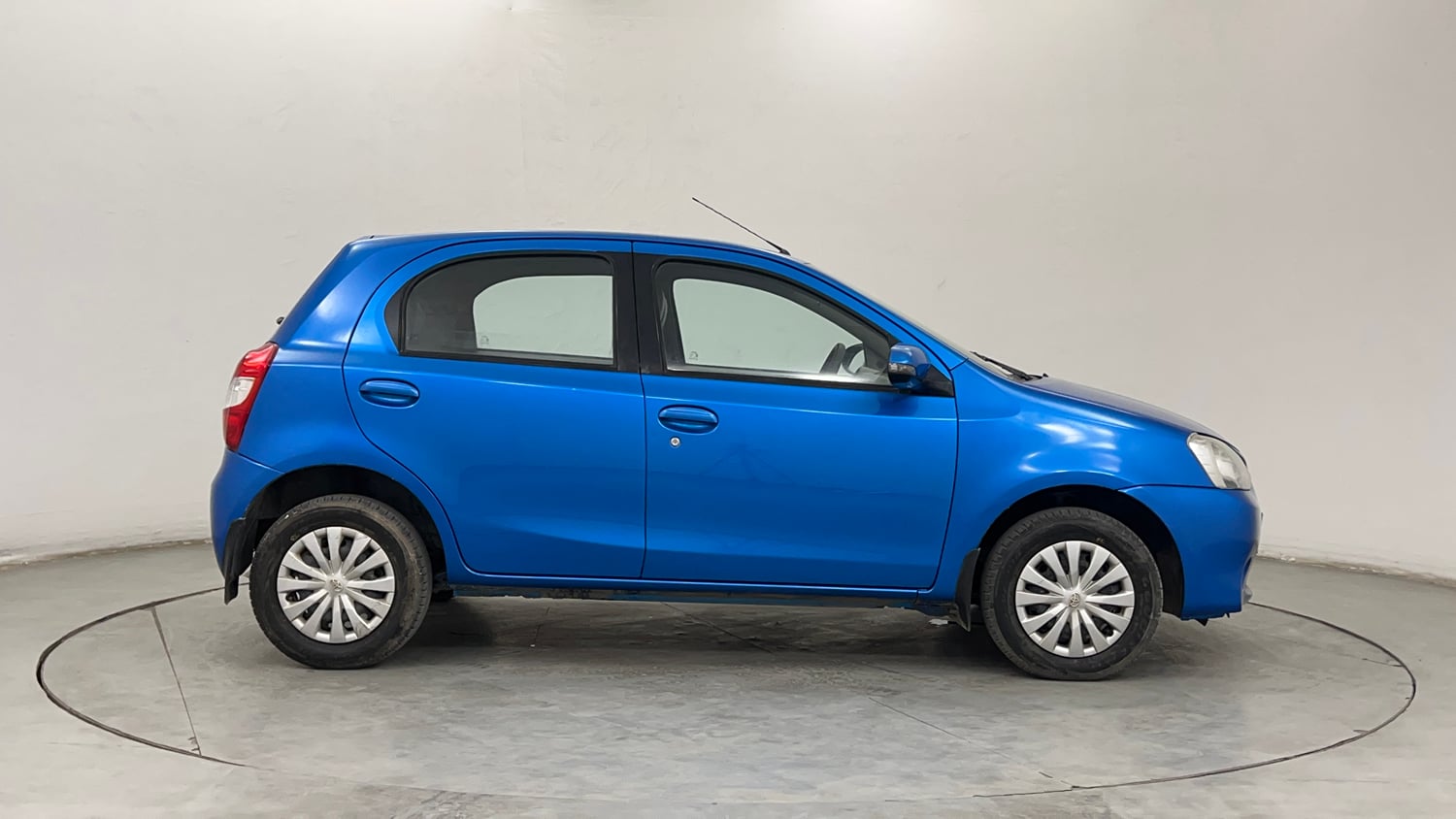 Used 2015 Toyota Etios Liva V Petrol Manual exterior RIGHT SIDE VIEW
