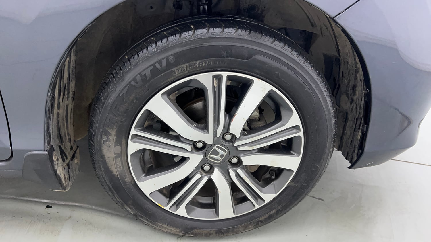 Used 2024 honda Amaze 2nd Generation VX 1.2 Petrol MT Petrol Manual tyres RIGHT FRONT TYRE RIM VIEW