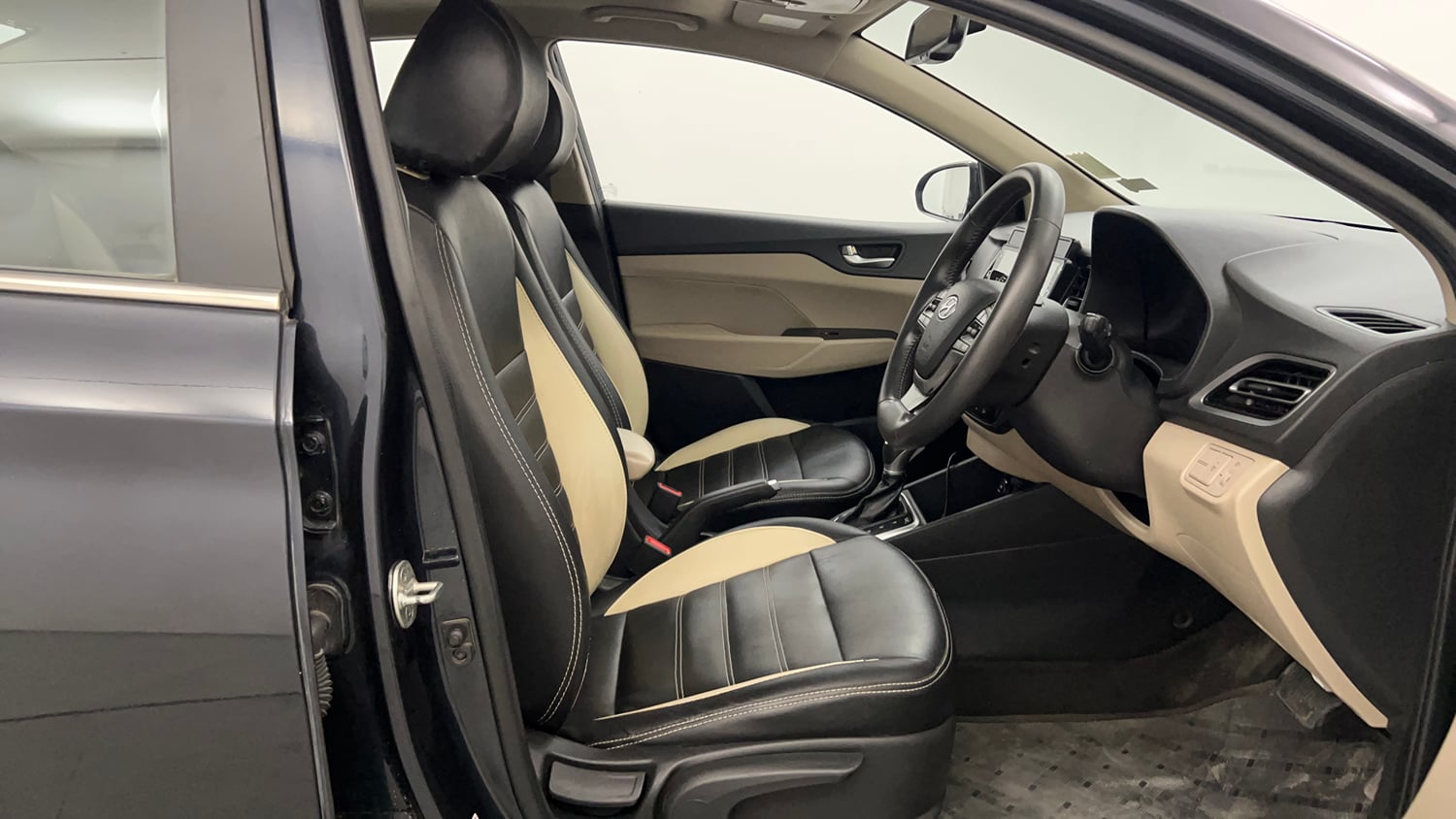 Used 2022 Hyundai Verna SX 1.5 VTVT IVT Petrol Automatic interior RIGHT SIDE FRONT DOOR CABIN VIEW