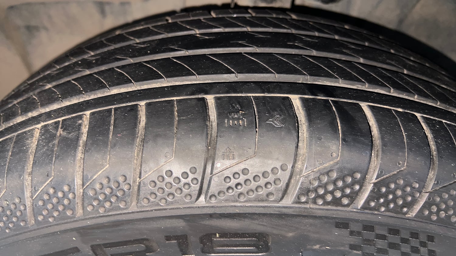 Used 2024 Jeep Compass Limited (O) 2.0 Diesel Diesel Manual tyres LEFT FRONT TYRE TREAD VIEW