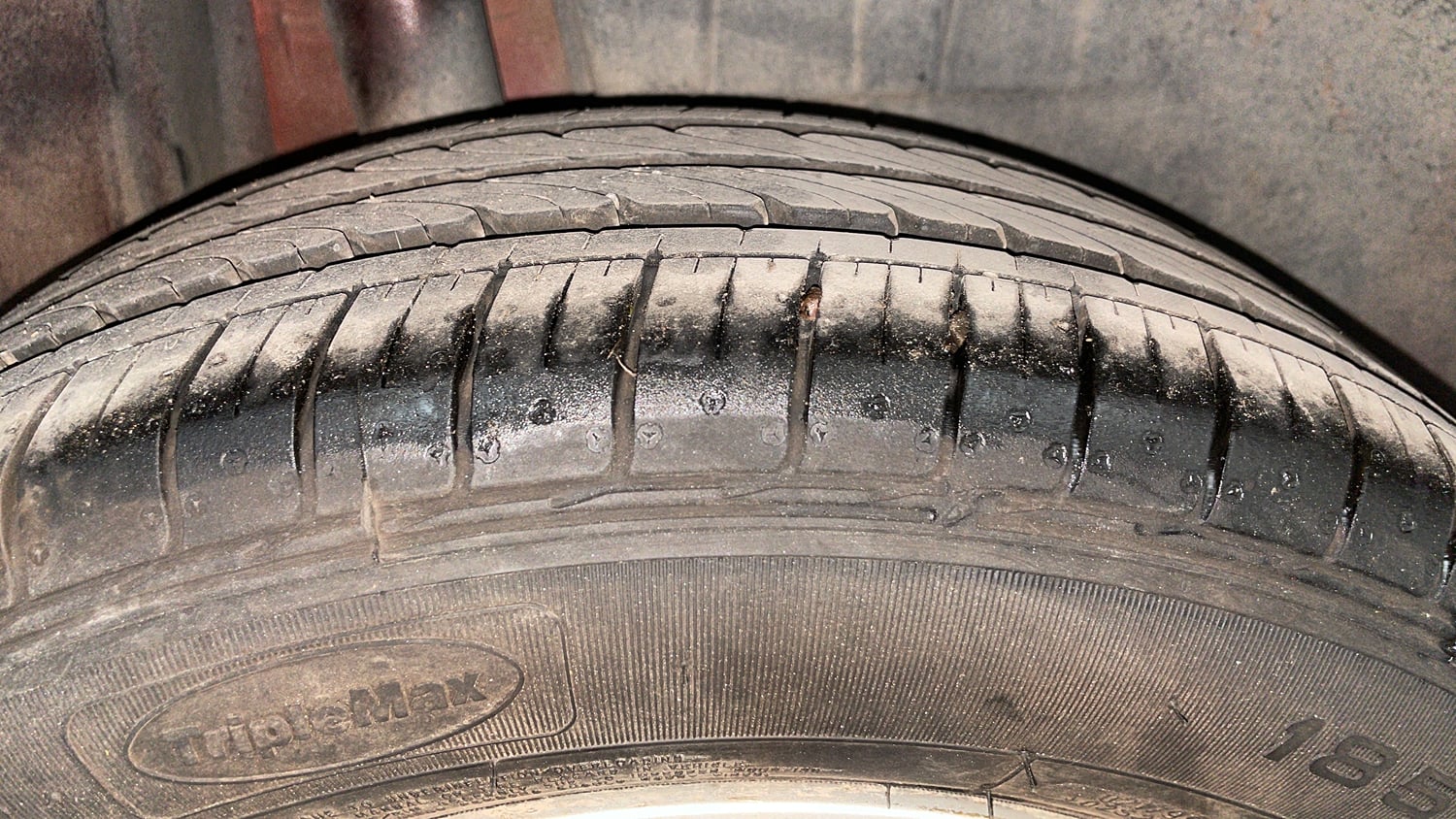 Used 2017 Maruti Suzuki Dzire ZXi AMT Petrol Automatic tyres RIGHT REAR TYRE TREAD VIEW