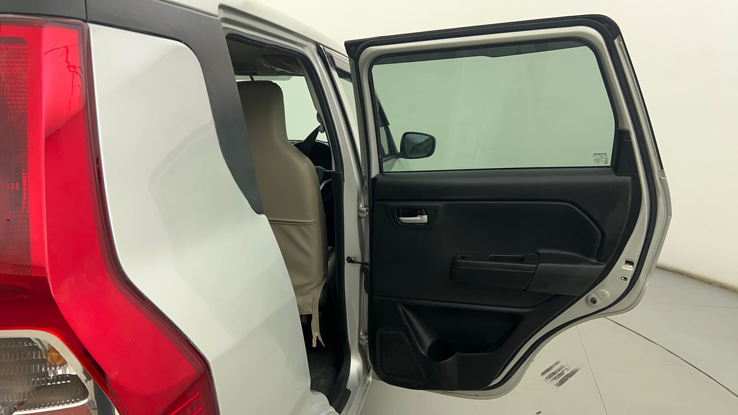 Used 2023 Maruti Suzuki Wagon R VXI 1.0 CNG Cng Manual interior RIGHT REAR DOOR OPEN VIEW