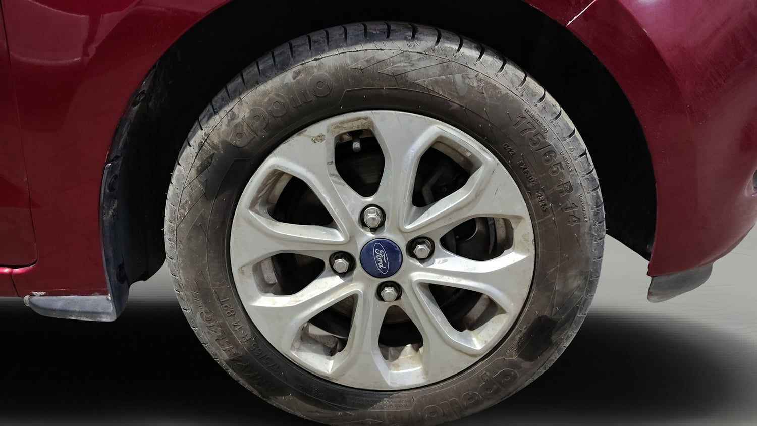 Used 2016 Ford Figo Aspire Titanium 1.2 Ti-VCT Petrol Manual tyres RIGHT FRONT TYRE RIM VIEW