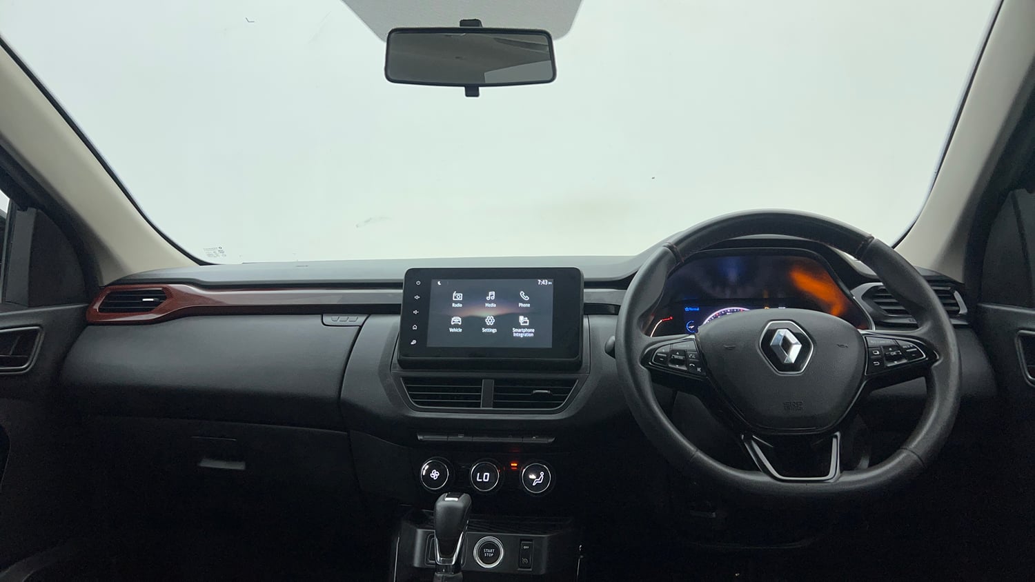 Used 2023 Renault Kiger RXZ Turbo CVT Petrol Automatic interior DASHBOARD VIEW