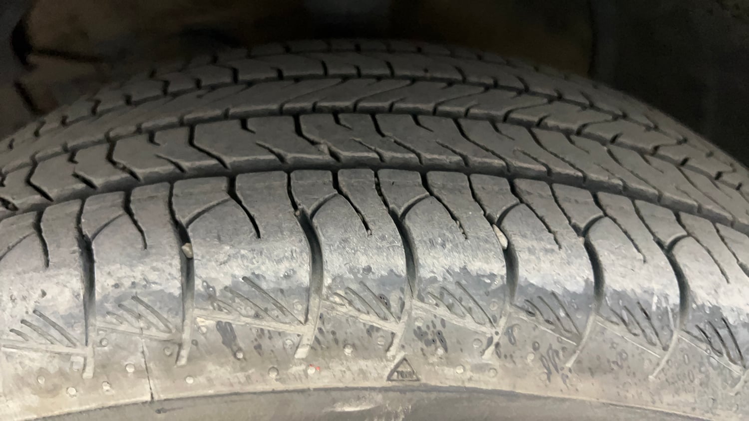 Used 2023 Toyota Urban Cruiser Hyryder V Hybrid Hybrid Automatic tyres LEFT FRONT TYRE TREAD VIEW