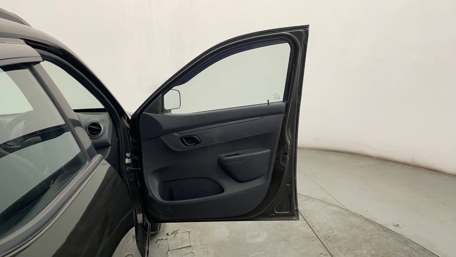 Used 2016 Renault Kwid RXT Petrol Manual interior RIGHT FRONT DOOR OPEN VIEW