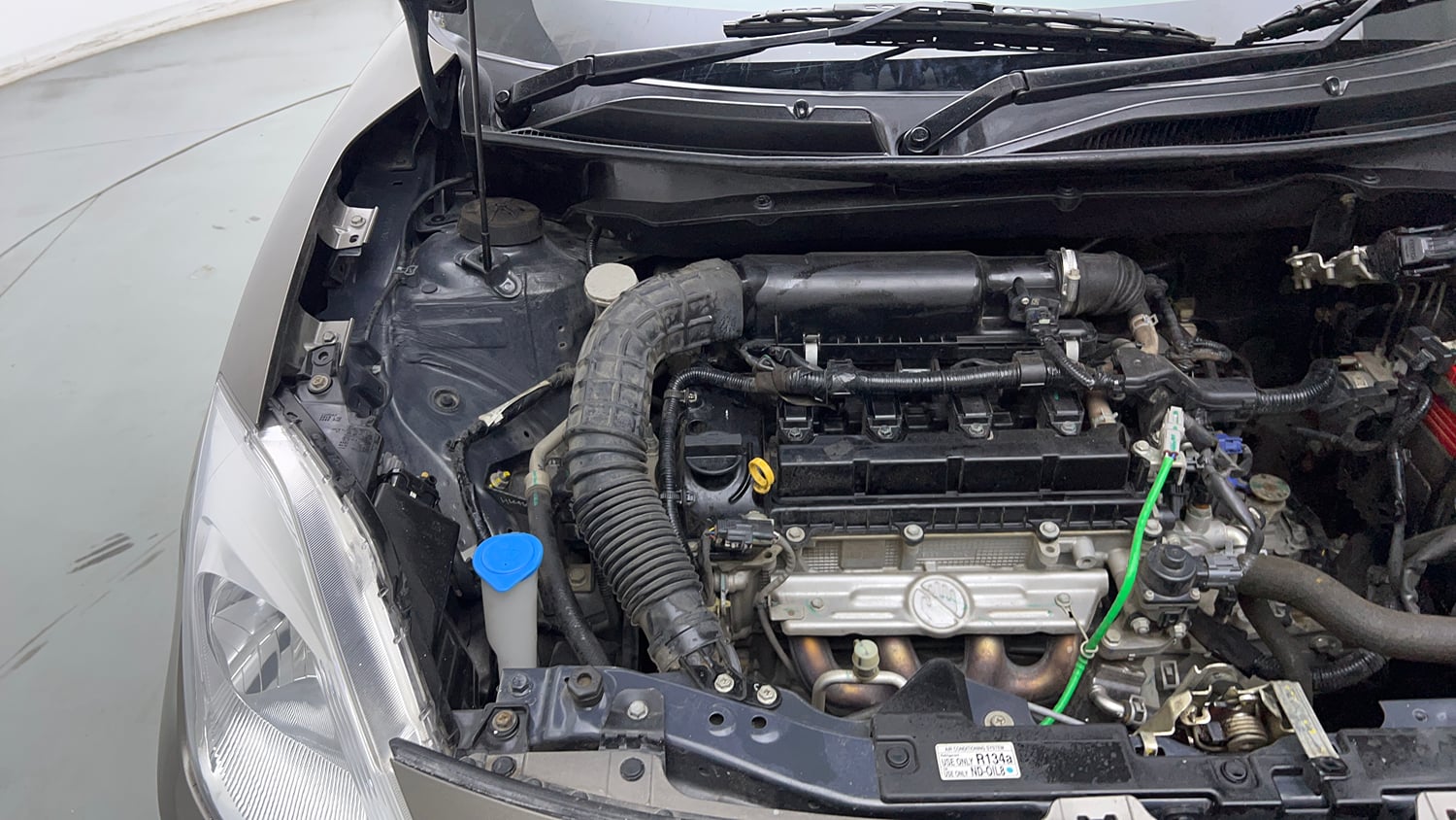 Used 2022 Maruti Suzuki Dzire VXi Petrol Manual engine ENGINE RIGHT SIDE VIEW