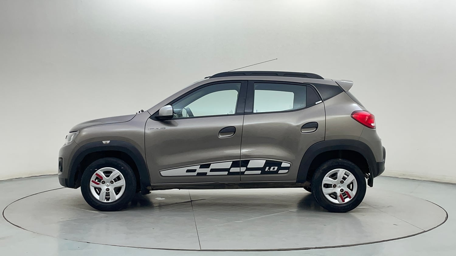 Used 2017 Renault Kwid 1.0 RXT Petrol Manual exterior LEFT SIDE VIEW