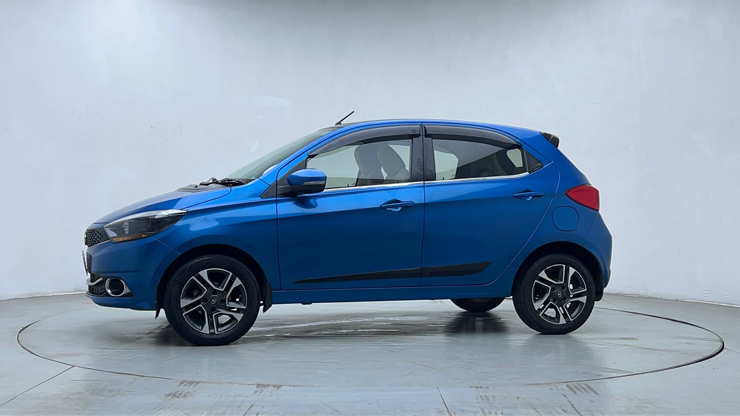 Used 2019 Tata Tiago Revotron XZA Plus Petrol Automatic exterior LEFT SIDE VIEW