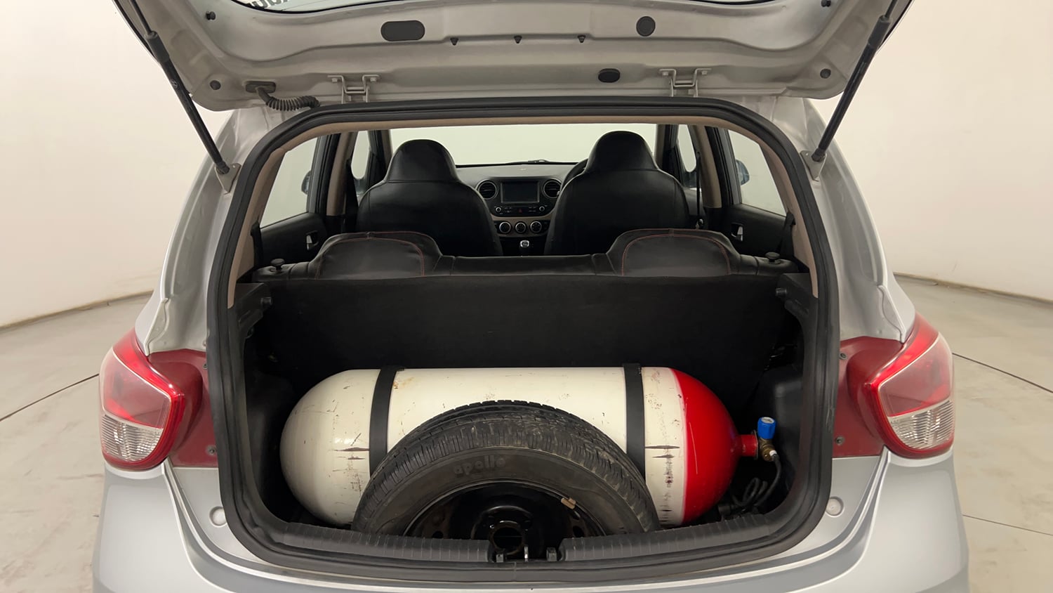 Used 2019 Hyundai Grand i10 Sportz 1.2 Kappa VTVT CNG (Outside Fitted) Cng Manual interior DICKY INSIDE VIEW