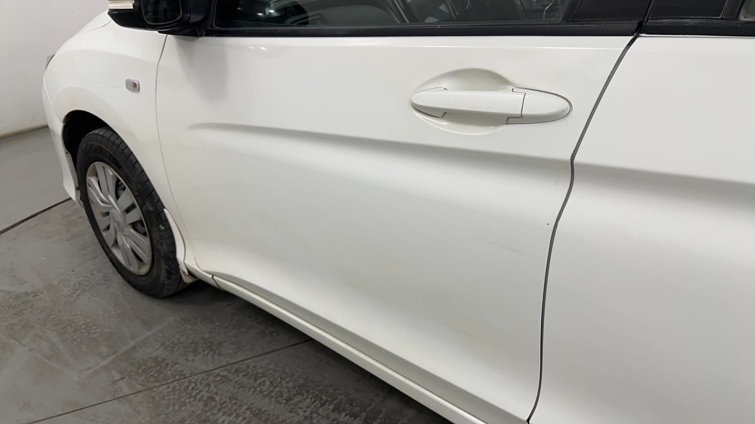 Used 2016 Honda City SV Petrol Manual dents MINOR SCRATCH