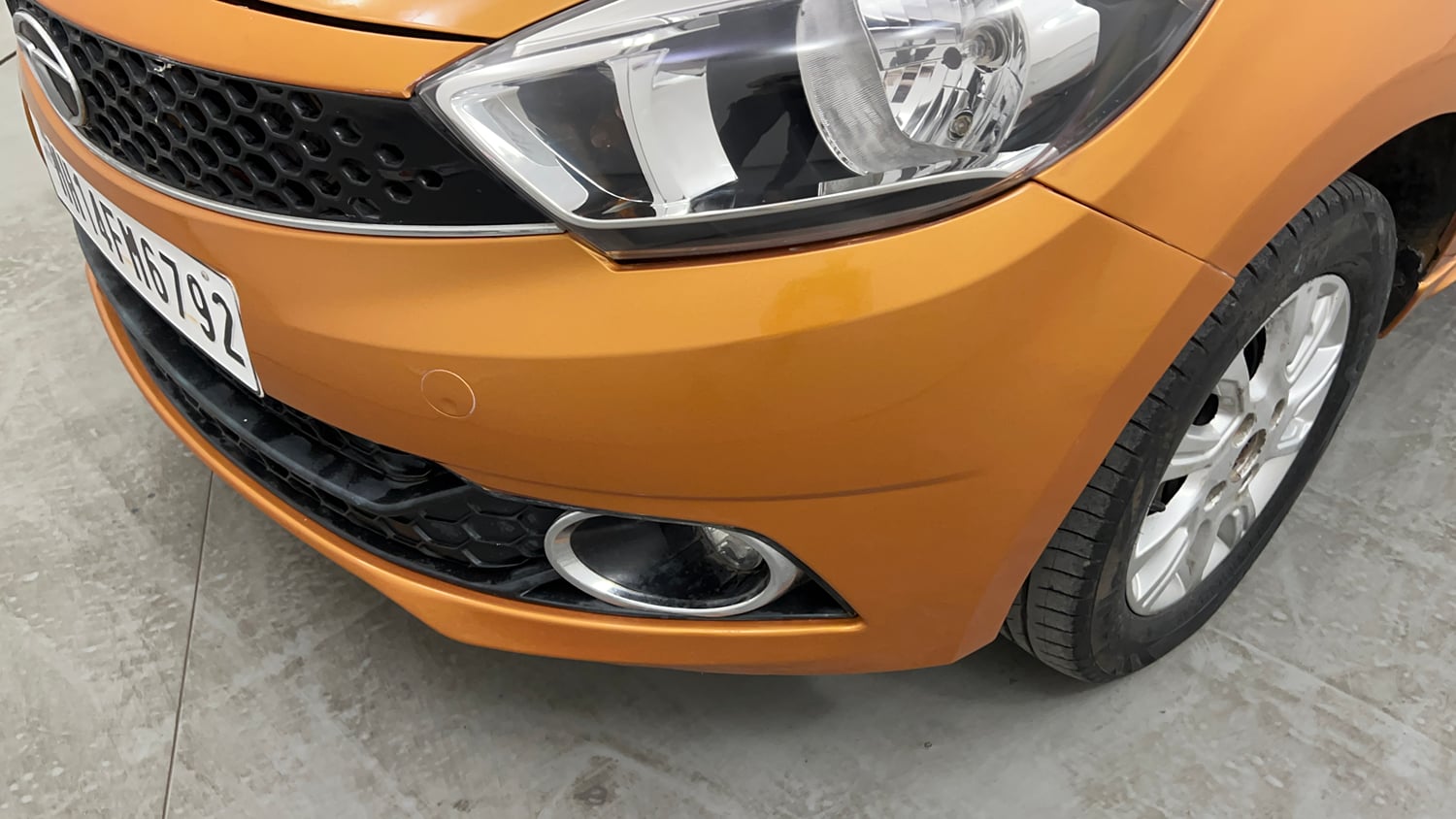 Used 2016 Tata Tiago Revotron XZ Petrol Manual dents MINOR SCRATCH