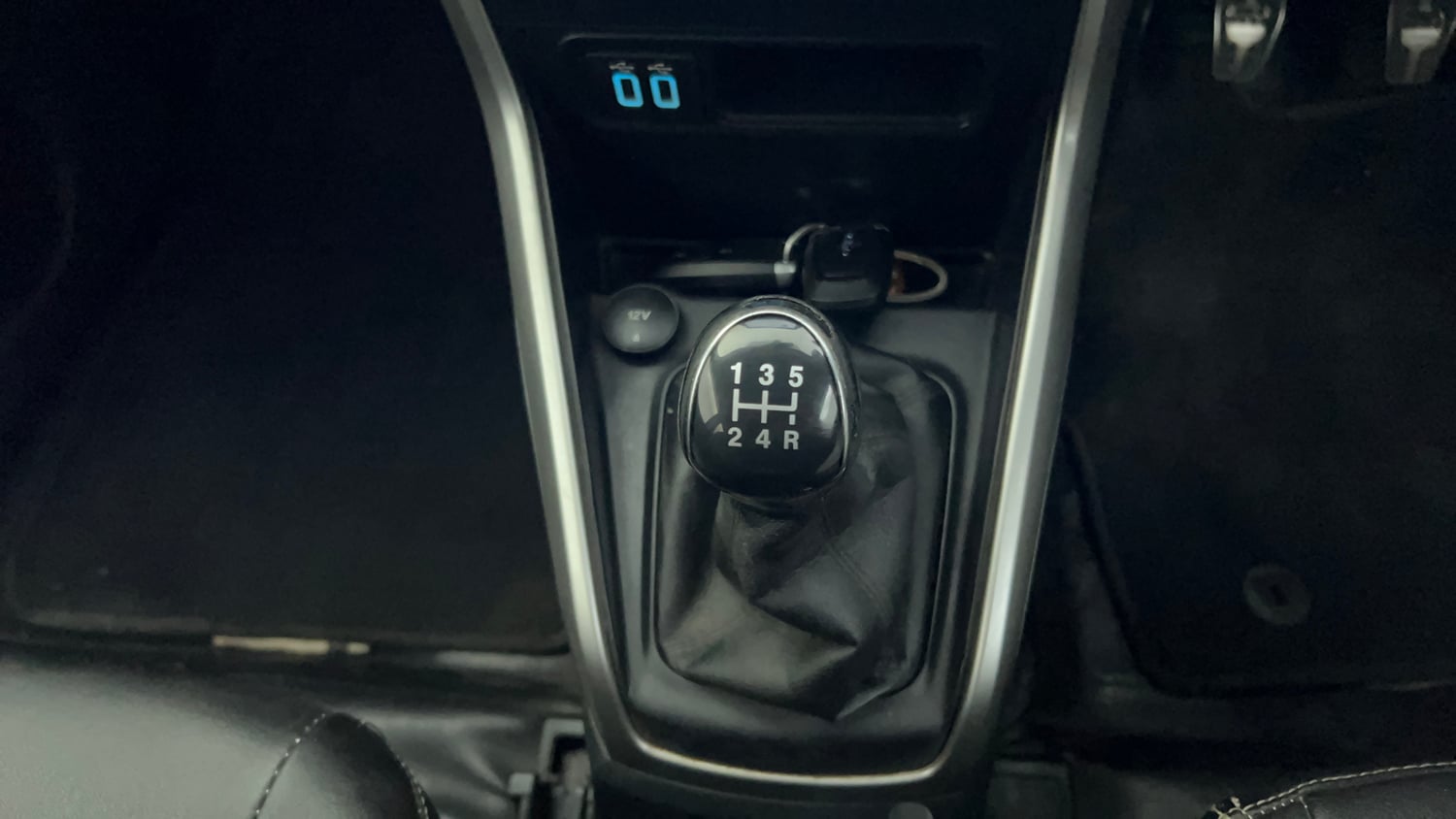 Used 2017 Ford EcoSport Titanium 1.5L TDCi Diesel Manual interior GEAR  KNOB VIEW