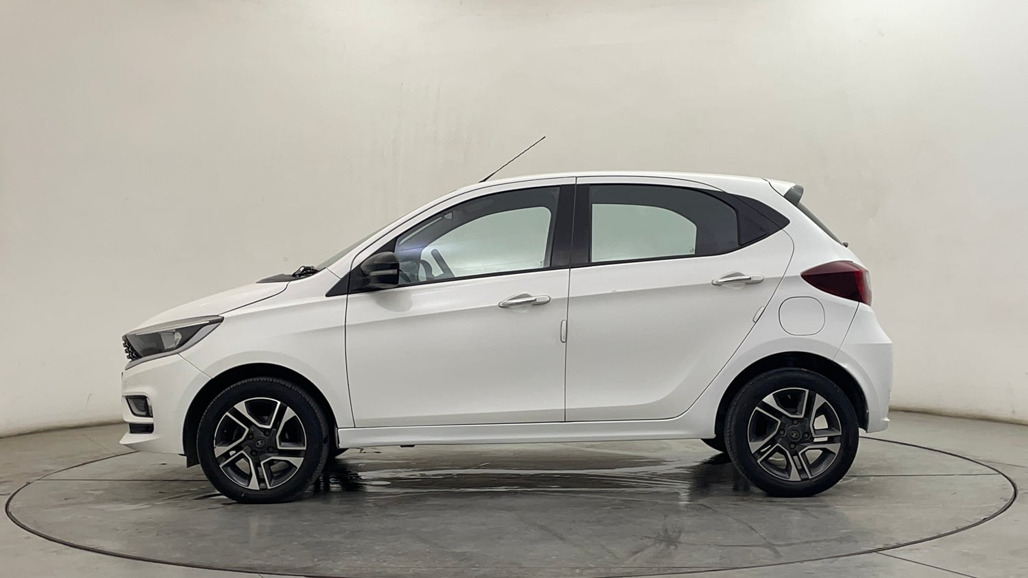 Used 2023 Tata Tiago XZ Plus Petrol Manual exterior LEFT SIDE VIEW