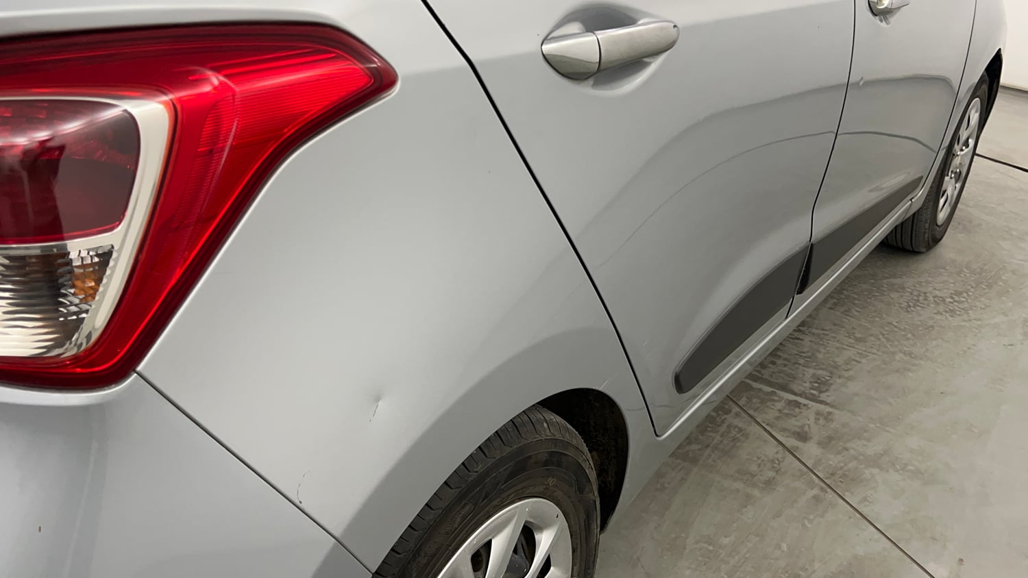 Used 2019 Hyundai Grand i10 Sportz 1.2 Kappa VTVT CNG (Outside Fitted) Cng Manual dents MINOR SCRATCH