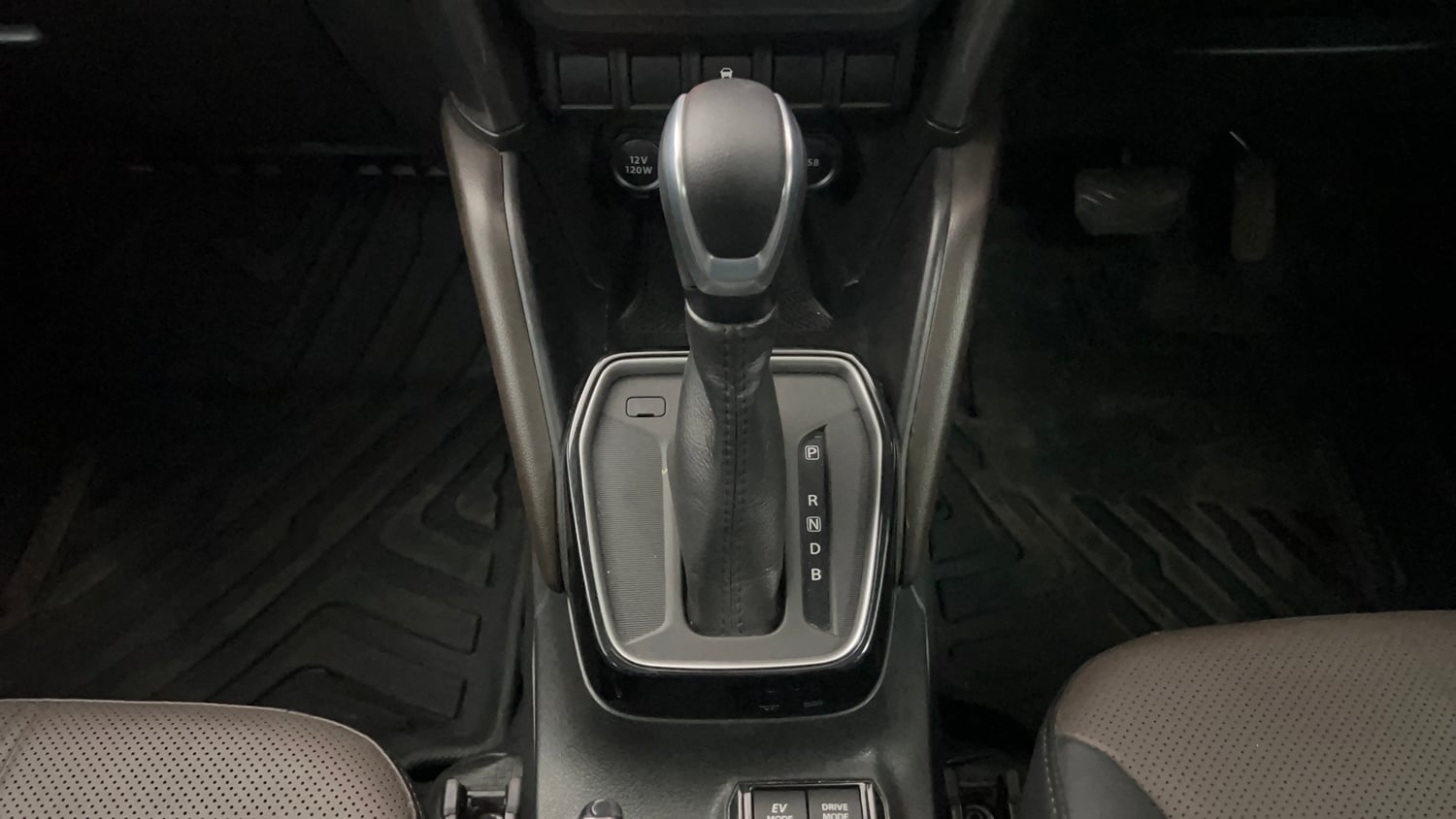 Used 2023 Toyota Urban Cruiser Hyryder V Hybrid Hybrid Automatic interior GEAR  KNOB VIEW