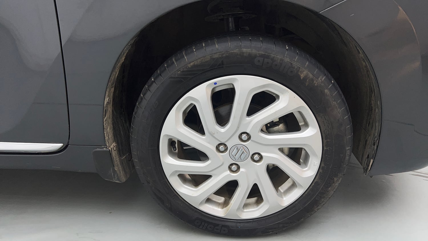 Used 2025 Maruti Suzuki Baleno Zeta MT Petrol Manual tyres RIGHT FRONT TYRE RIM VIEW