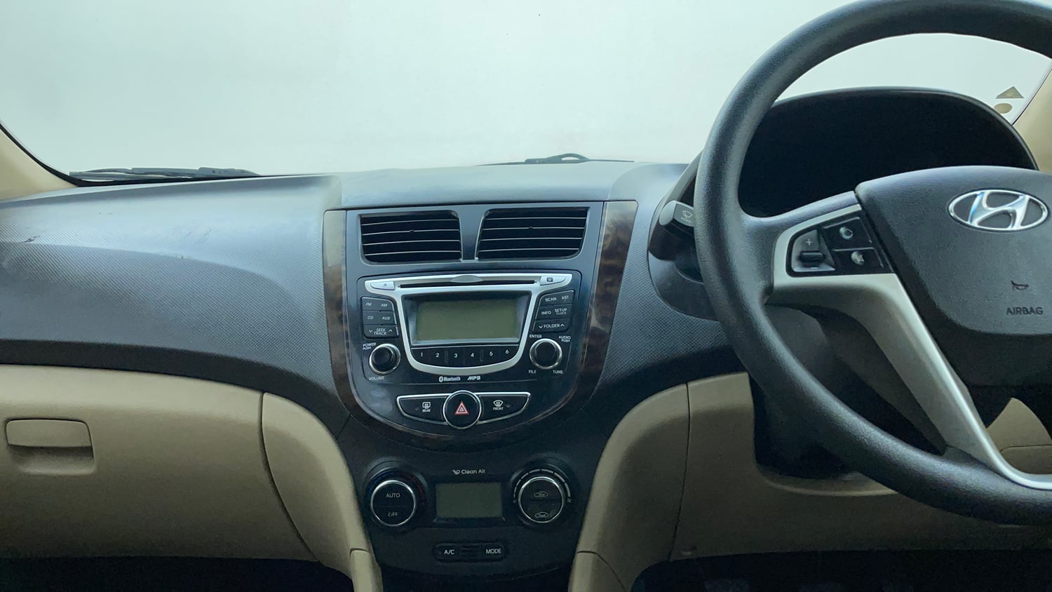 Used 2013 Hyundai Verna Fluidic 1.6 CRDi SX Diesel Manual interior MUSIC SYSTEM & AC CONTROL VIEW