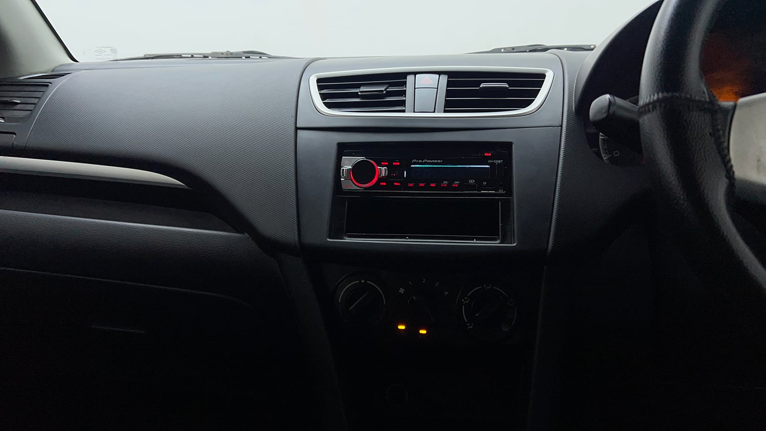 Used 2013 Maruti Suzuki Swift VXi Petrol Manual interior MUSIC SYSTEM & AC CONTROL VIEW