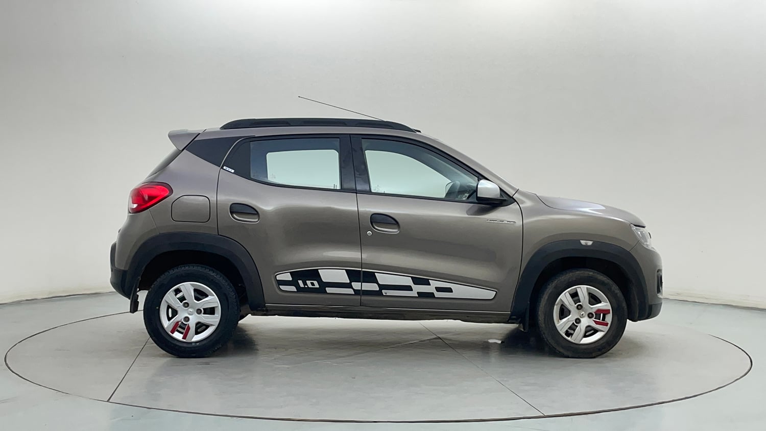Used 2017 Renault Kwid 1.0 RXT Petrol Manual exterior RIGHT SIDE VIEW