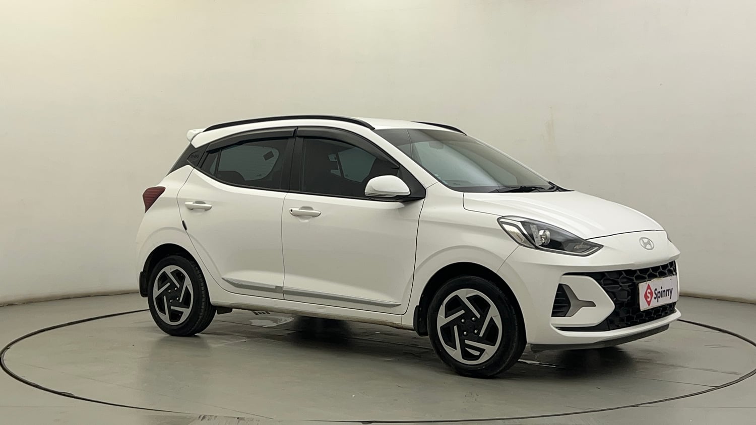 Used 2025 Hyundai Grand i10 Nios Sportz 1.2 Hy-CNG Duo Cng Manual exterior RIGHT FRONT CORNER VIEW