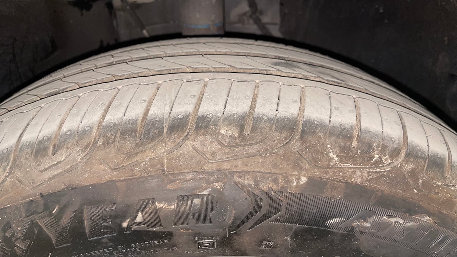 Used 2025 Tata Altroz XZ Petrol Petrol Manual tyres RIGHT FRONT TYRE TREAD VIEW