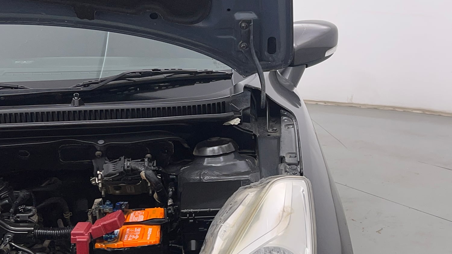 Used 2018 Maruti Suzuki Baleno Delta 1.2 Petrol Manual engine ENGINE LEFT SIDE HINGE & APRON VIEW