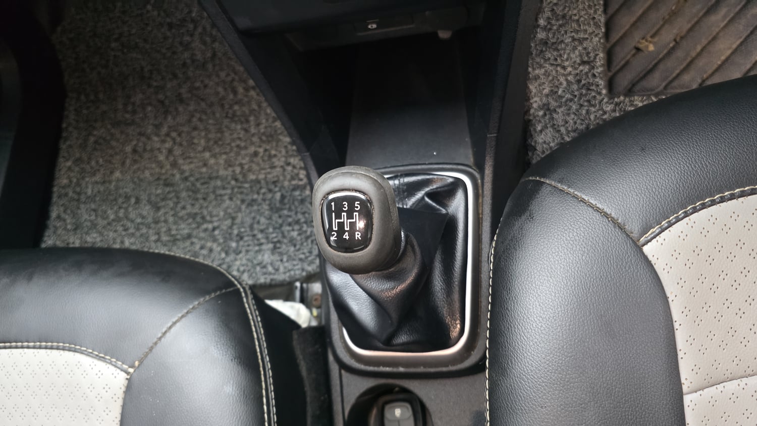 Used 2021 Tata Tiago NRG XZ MT Petrol Manual interior GEAR  KNOB VIEW