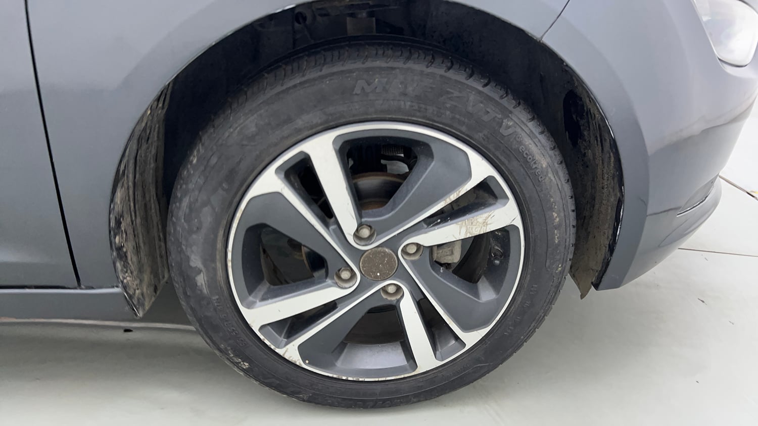 Used 2021 Tata Altroz XZ Petrol Petrol Manual tyres RIGHT FRONT TYRE RIM VIEW