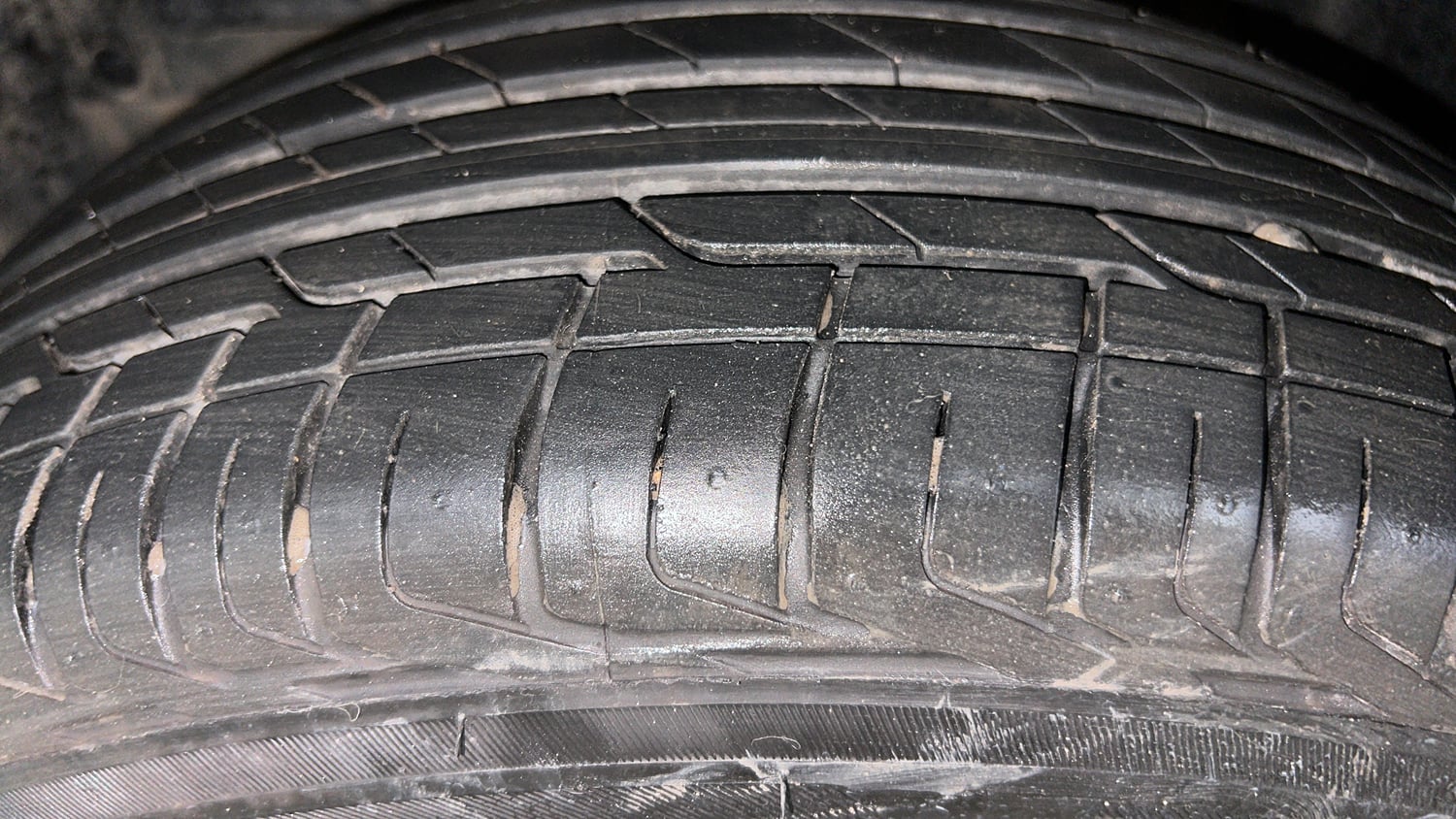 Used 2022 maruti-suzuki Vitara Brezza VXi Petrol Manual tyres LEFT FRONT TYRE TREAD VIEW