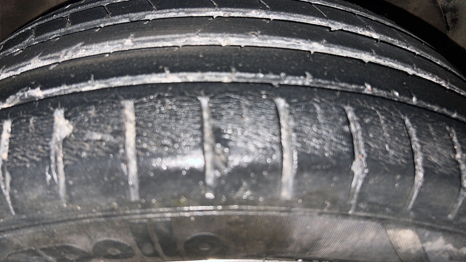 Used 2022 Maruti Suzuki Baleno Alpha AGS Petrol Automatic tyres RIGHT FRONT TYRE TREAD VIEW