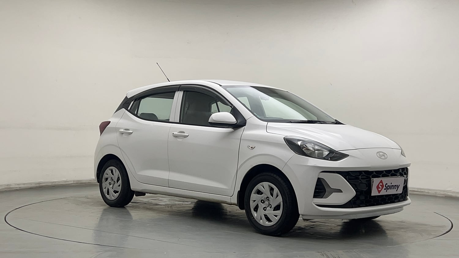 Used 2024 Hyundai Grand i10 Nios Magna 1.2 Kappa Petrol+CNG (Outside Fitted) Cng Manual exterior RIGHT FRONT CORNER VIEW