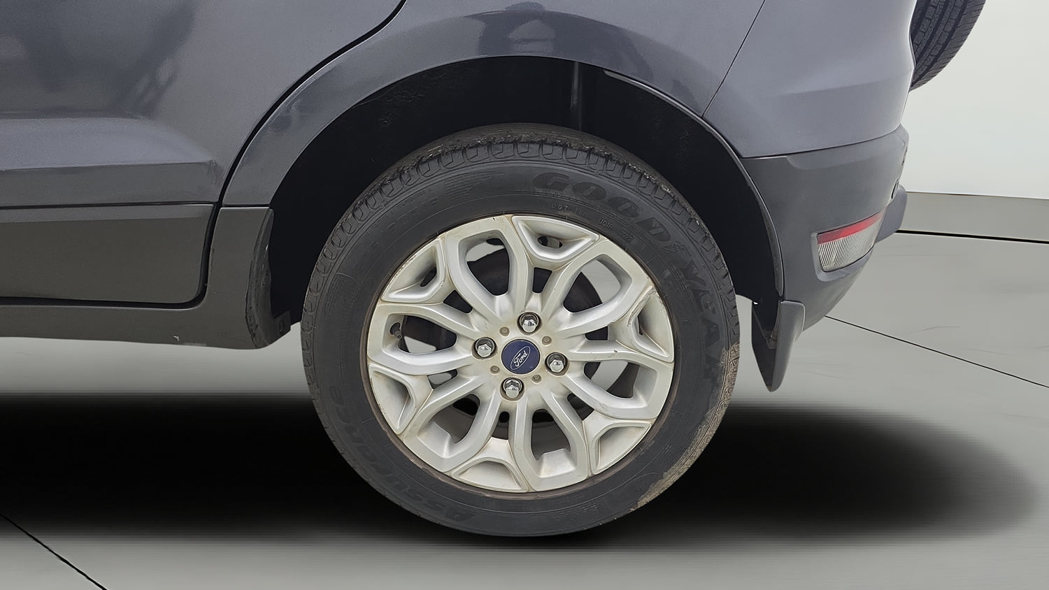 Used 2015 Ford EcoSport Titanium 1.5 TDCi Diesel Manual tyres LEFT REAR TYRE RIM VIEW