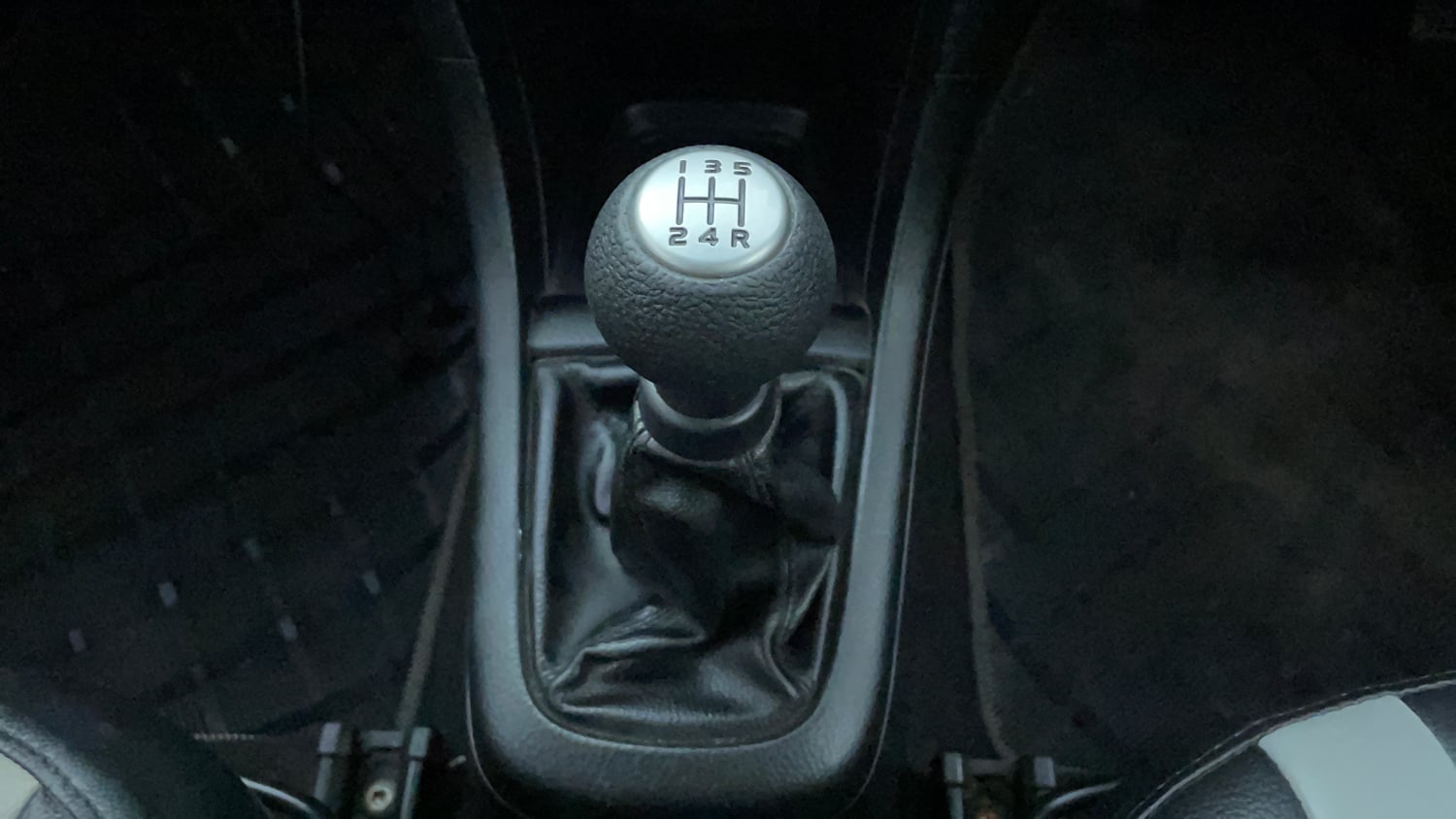 Used 2012 Maruti Suzuki Swift VXi Petrol Manual interior GEAR  KNOB VIEW