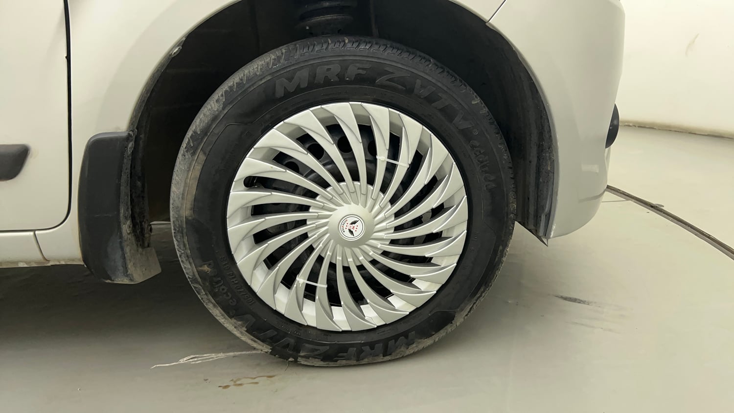 Used 2023 Maruti Suzuki Wagon R VXI 1.0 CNG Cng Manual tyres RIGHT FRONT TYRE RIM VIEW