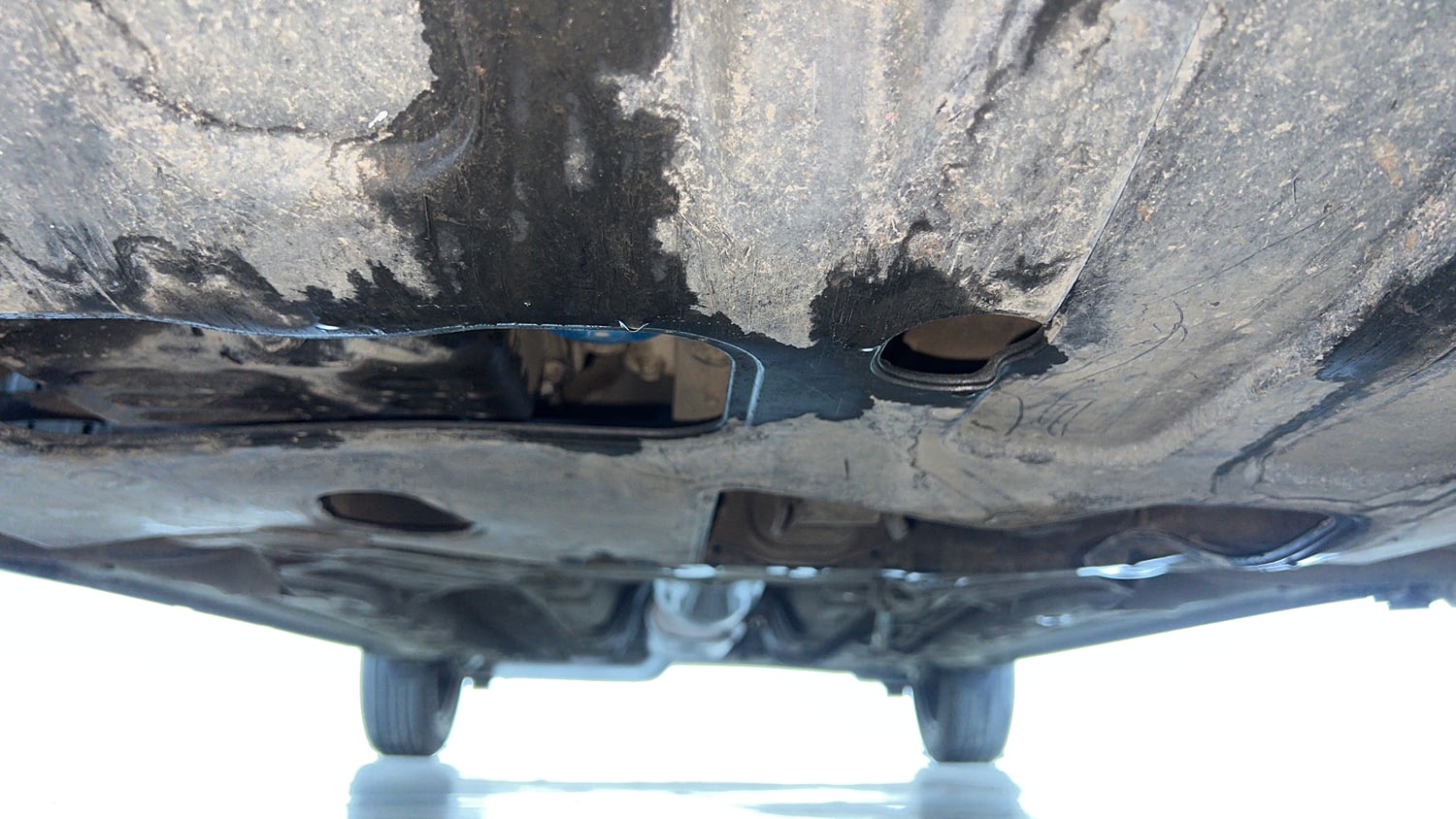 Used 2021 Hyundai Venue S 1.0 Turbo DCT Petrol Automatic extra FRONT LEFT UNDERBODY VIEW